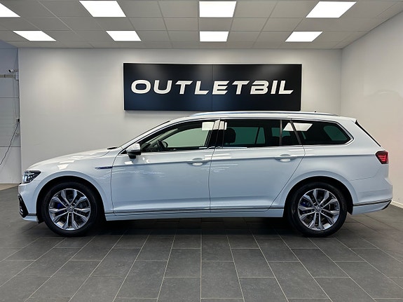 Volkswagen Passat 2 of 30
