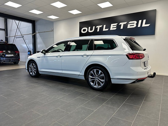 Volkswagen Passat 4 of 30