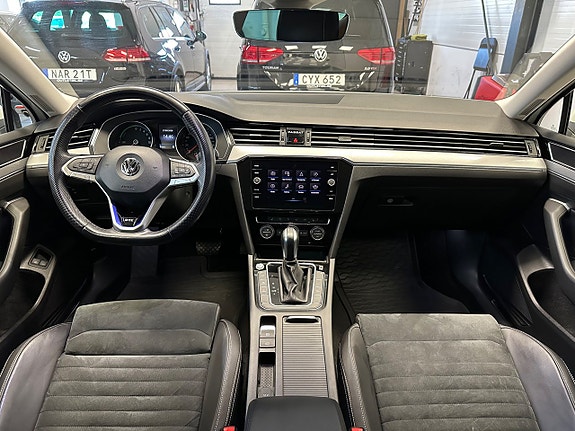 Volkswagen Passat 12 of 30