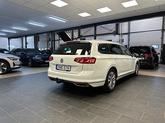 Volkswagen Passat 10 of 30