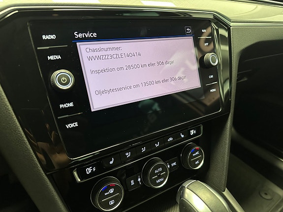 Volkswagen Passat 27 of 30