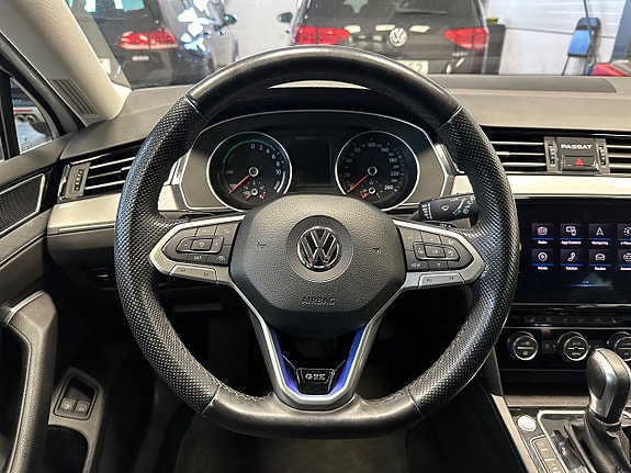 Volkswagen Passat 20 of 30