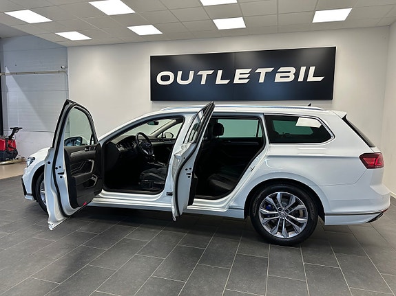 Volkswagen Passat 3 of 30