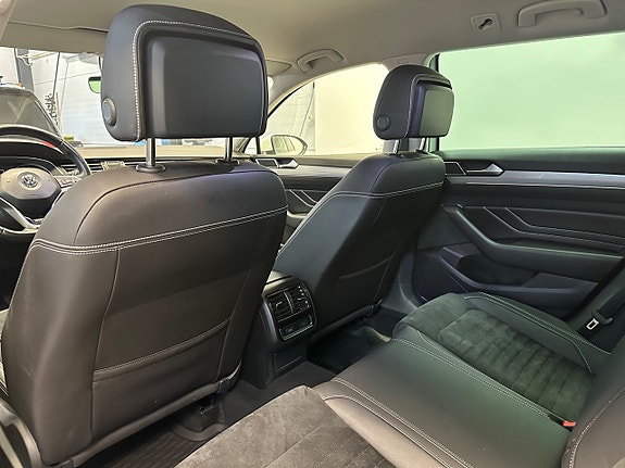 Volkswagen Passat 16 of 30