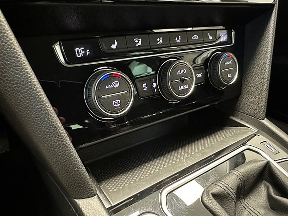 Volkswagen Passat 24 of 30