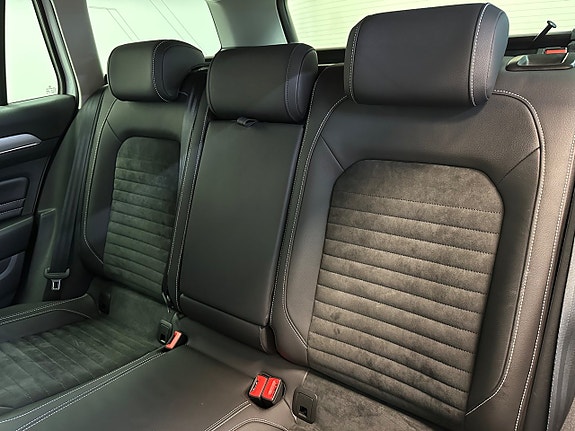Volkswagen Passat 19 of 30