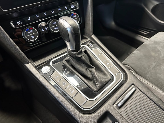 Volkswagen Passat 23 of 30