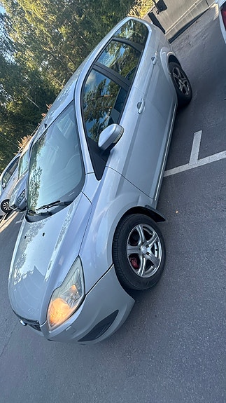 Ford Focus 2 of 5