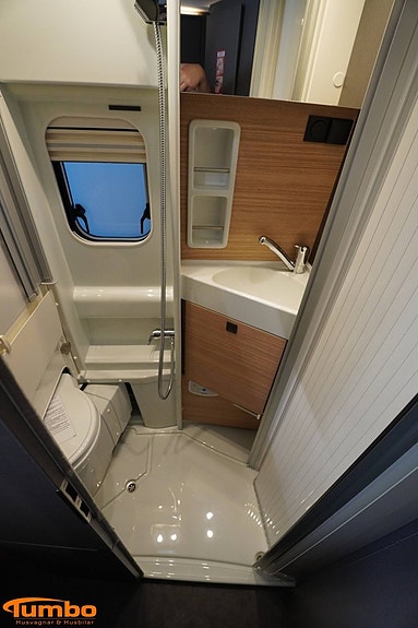 Malibu Van 640 LE RB first class ? two rooms GT skyview - Dieselpanna - 400 9 of 18