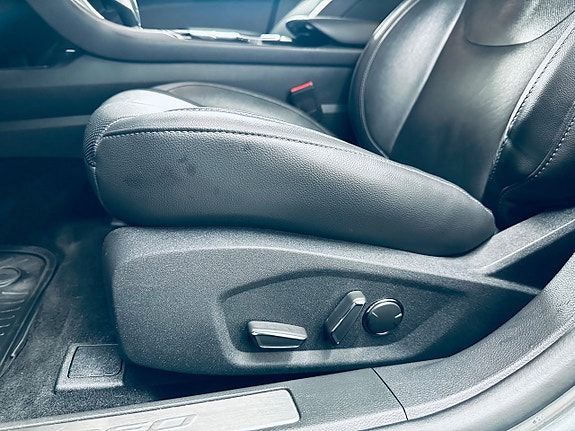 Ford Mondeo 12 of 17