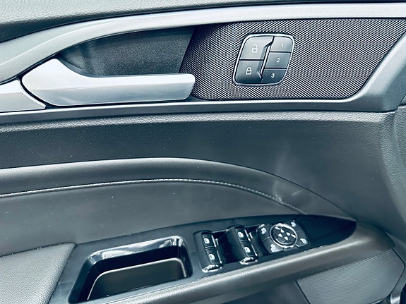 Ford Mondeo 13 of 17