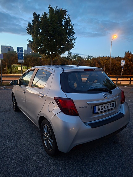 Toyota Yaris 13 of 15