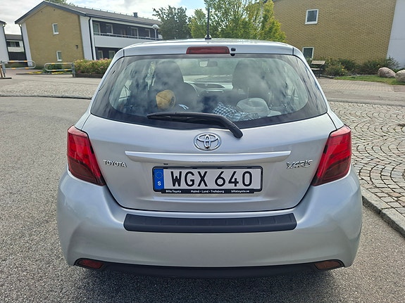 Toyota Yaris 6 of 15