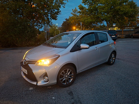 Toyota Yaris 15 of 15