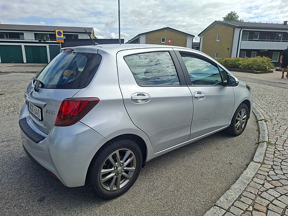 Toyota Yaris 7 of 15