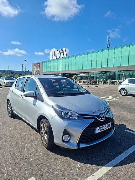 Toyota Yaris 5 of 15