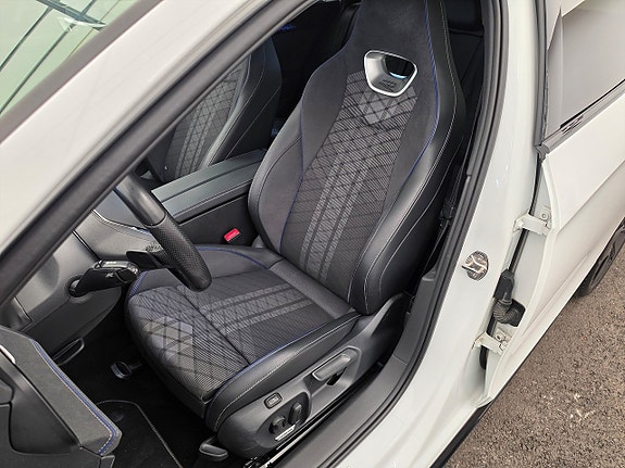 Volkswagen Passat 23 of 30