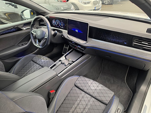 Volkswagen Passat 17 of 30