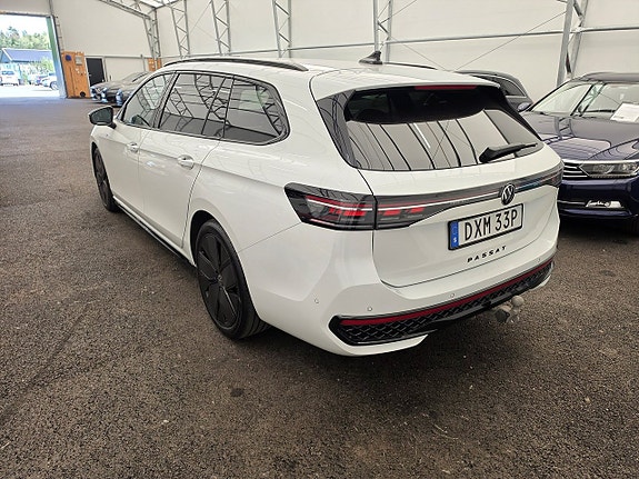 Volkswagen Passat 10 of 30