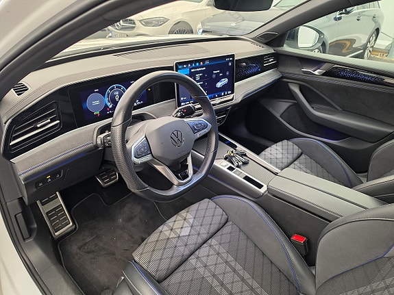 Volkswagen Passat 22 of 30