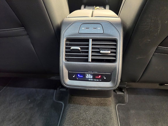 Volkswagen Passat 18 of 30