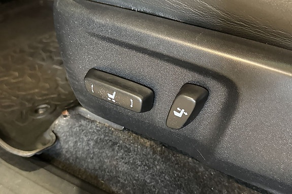 Toyota HiLux 14 of 19