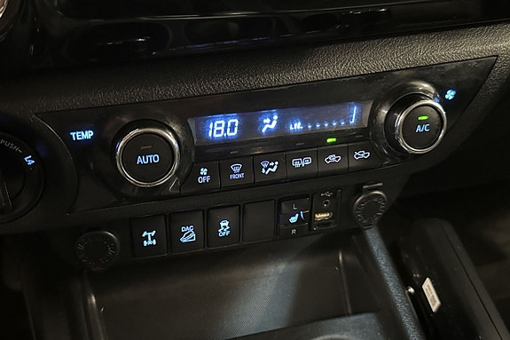 Toyota HiLux 16 of 19