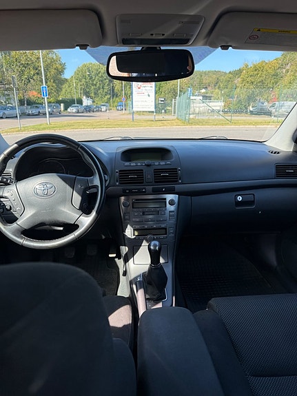 Toyota Avensis 9 of 15