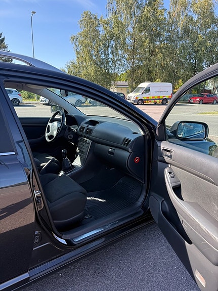 Toyota Avensis 11 of 15