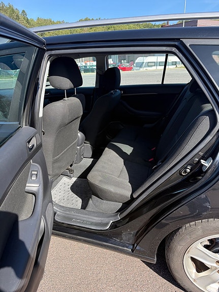 Toyota Avensis 13 of 15
