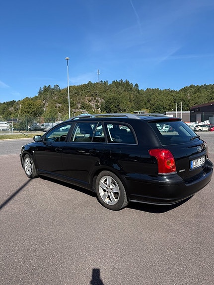 Toyota Avensis 3 of 15