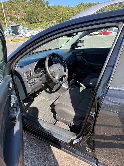 Toyota Avensis 10 of 15