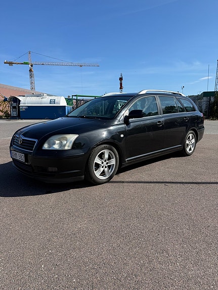 Toyota Avensis 2 of 15