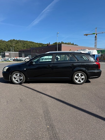 Toyota Avensis 8 of 15