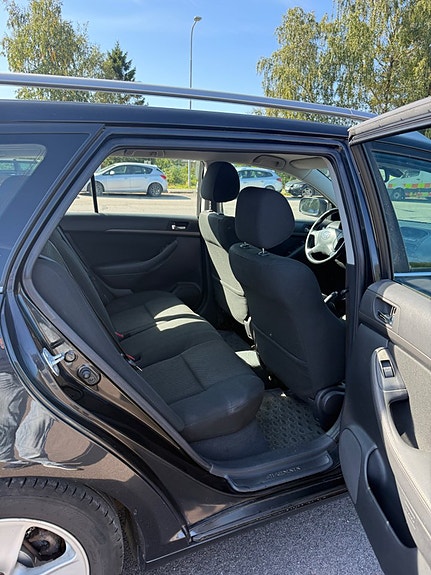 Toyota Avensis 12 of 15