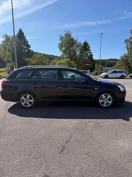 Toyota Avensis 7 of 15