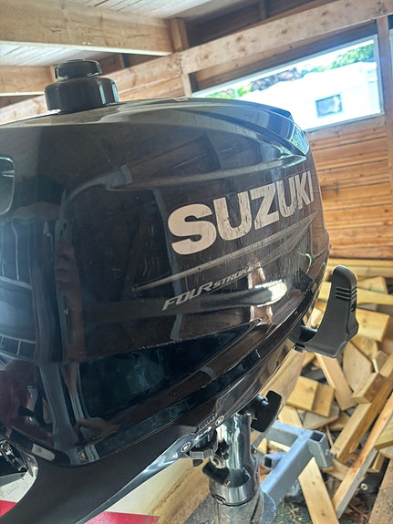 Fiskebåt med Suzuki 4Hk och 30 vagn 5 of 7