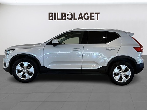 Volvo XC40 2 of 17