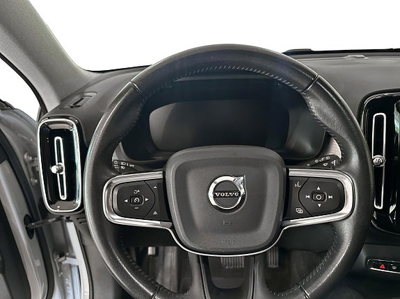 Volvo XC40 9 of 17