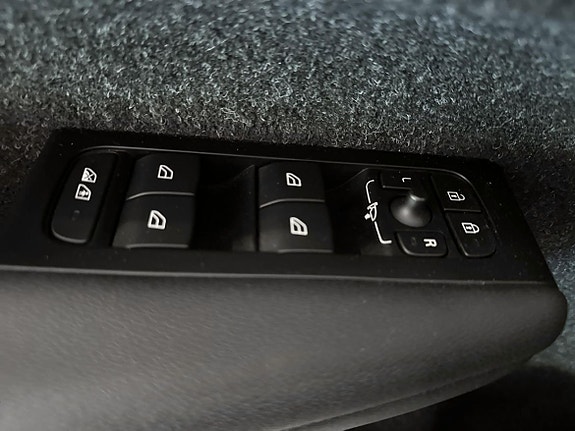 Volvo XC40 14 of 17