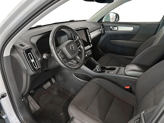 Volvo XC40 6 of 17