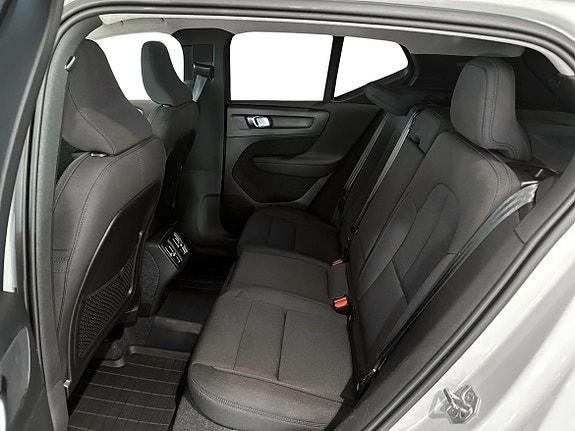 Volvo XC40 7 of 17