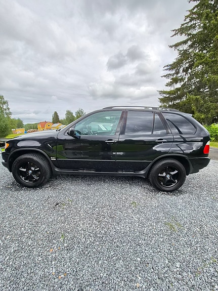 BMW X5 2 of 7