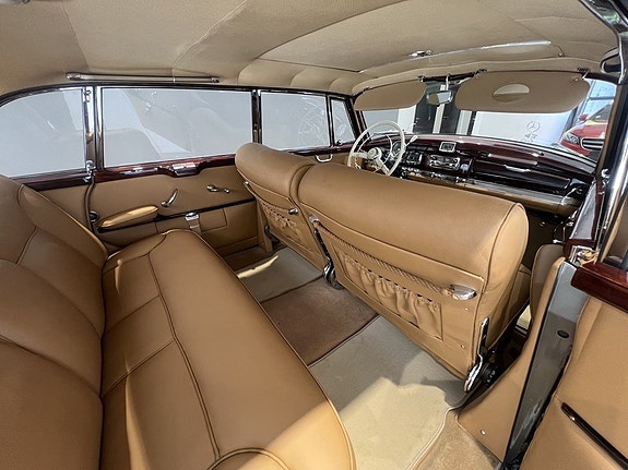 Mercedes-Benz 300 CE-24 17 of 23