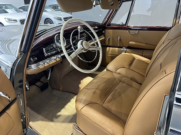 Mercedes-Benz 300 CE-24 11 of 23