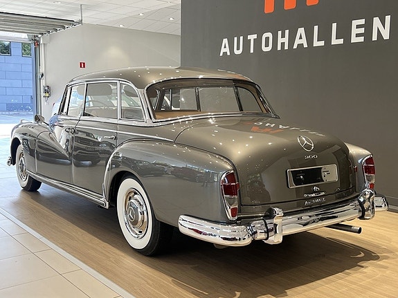 Mercedes-Benz 300 CE-24 6 of 23