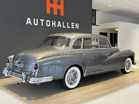 Mercedes-Benz 300 CE-24 8 of 23