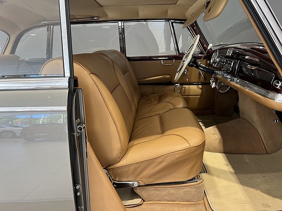 Mercedes-Benz 300 CE-24 22 of 23