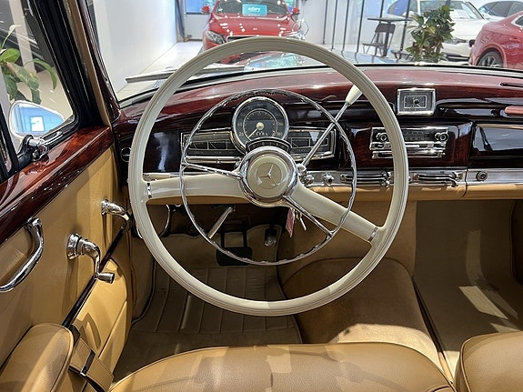 Mercedes-Benz 300 CE-24 13 of 23