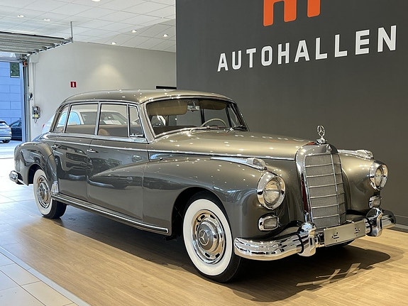 Mercedes-Benz 300 CE-24 3 of 23